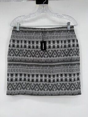 Express NWT Black White Geometric Jacquard Mini Skirt Women's Medium